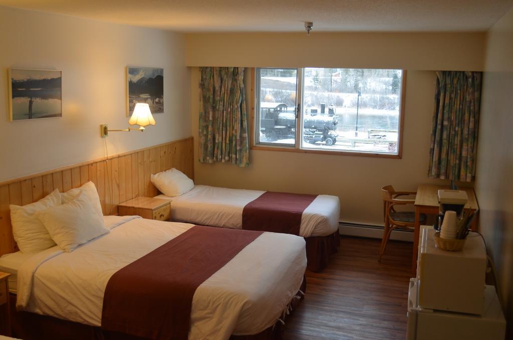 Canadas Best Value Inn- Riverview Hotel Whitehorse Exterior photo